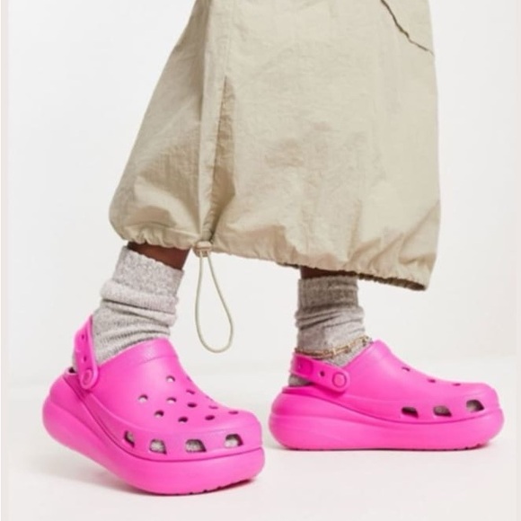Crocs Classic Mega Crush Clog - Juice - Women's size 9 / Men's size 7